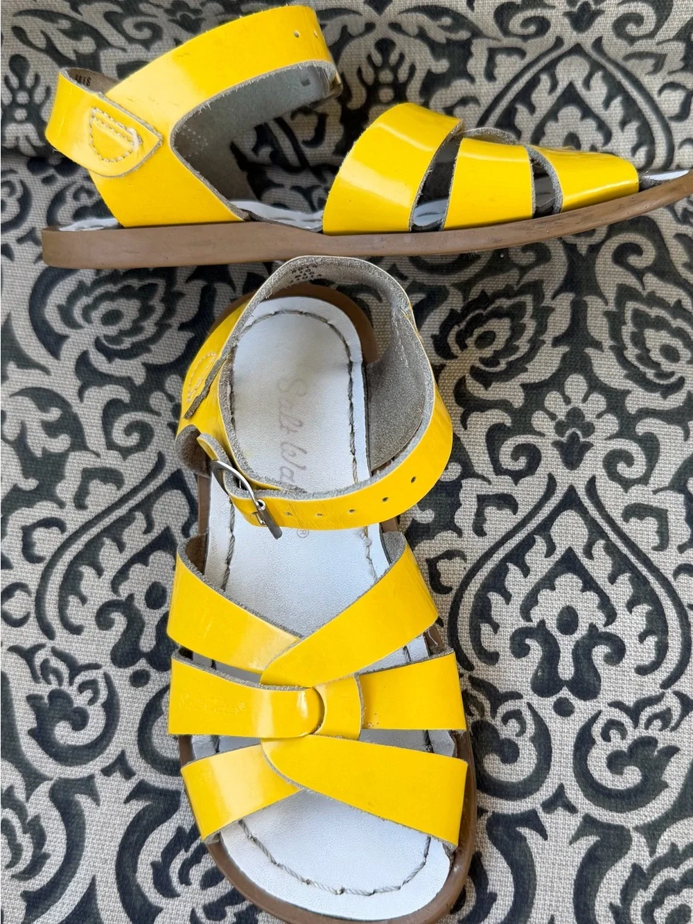 Classic Salt Water child sz 10 Vibrant Yellow Sandals